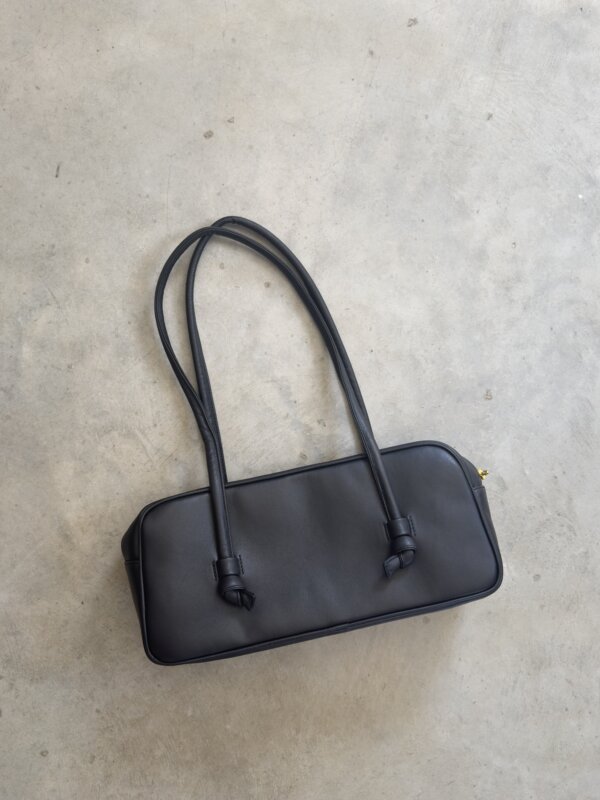 Bag with knots