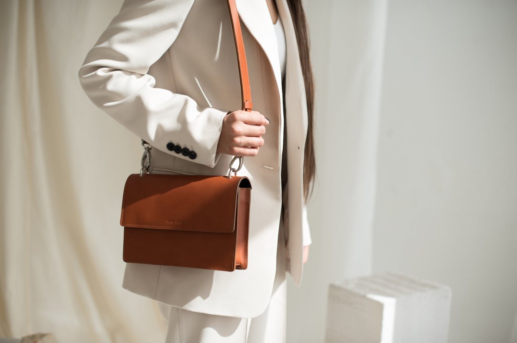 brown_handbag